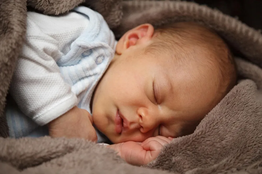 寶寶晚上不睡覺哭鬧怎麼辦？　加拿大研究「睡眠訓練」成果