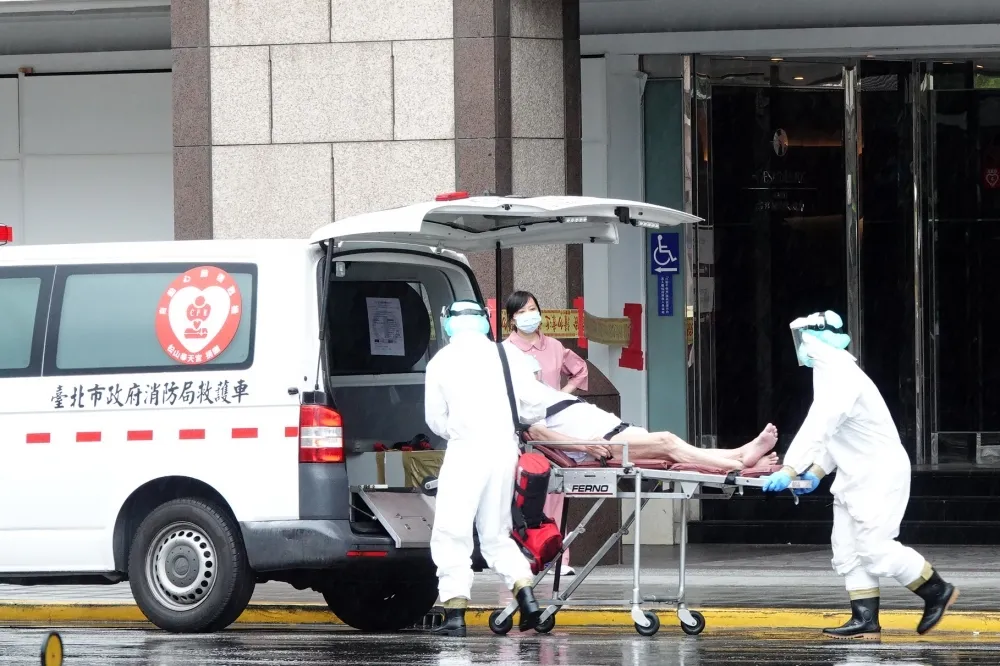 【本土+216】單日逾1500例「輕症在家隔離」　陳時中揭連假疫爆觀察期