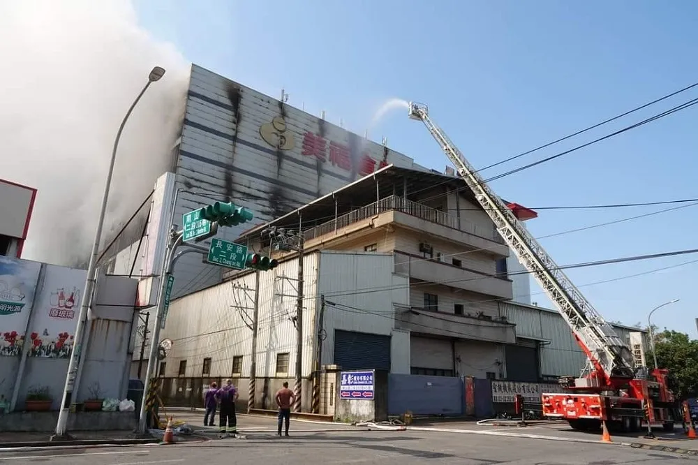 美福倉儲悶燒惡臭21天遭罰500萬　桃園17里受災戶喊要求償