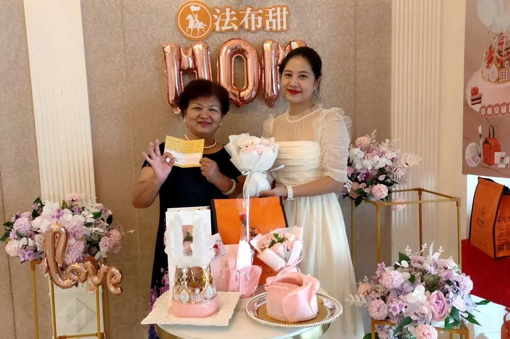 寵愛媽媽　法布甜、85度C推出女王皇冠造型母親節蛋糕