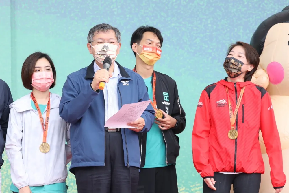 柯文哲「沒人戳」爽喊自由了　聞「蔣萬安市政白皮書備戰」哈哈笑