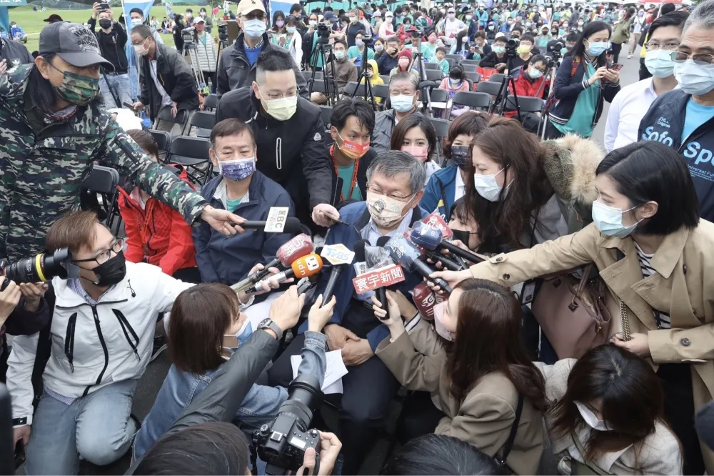 曾與確診者開會！柯文哲、黃珊珊恐遭居隔　PCR採檢出爐