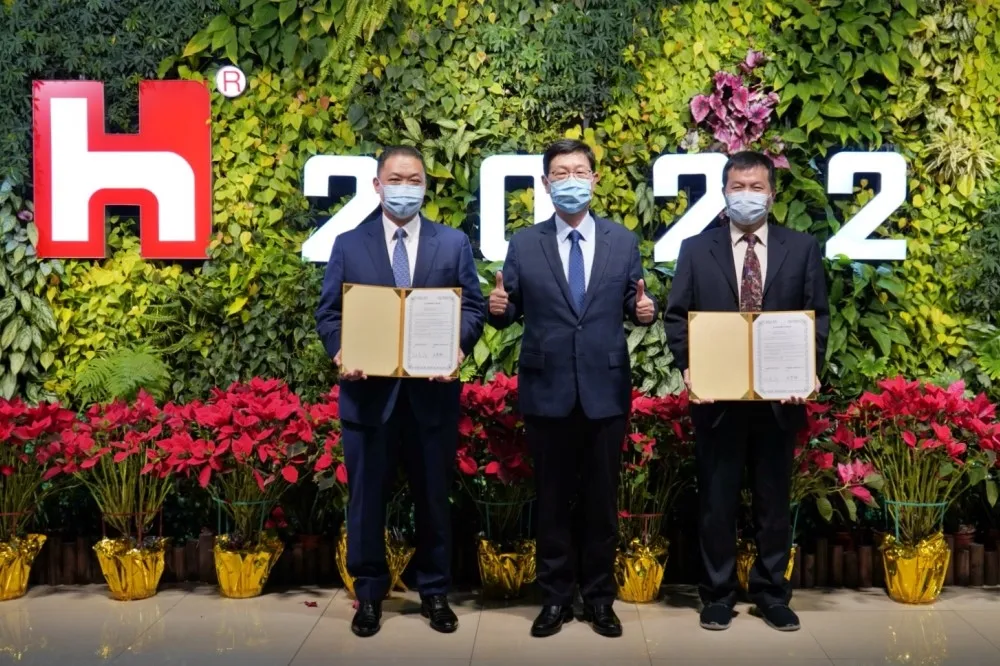 鴻海向森崴採購綠電　預期2030年辦公室據點100%淨零排放