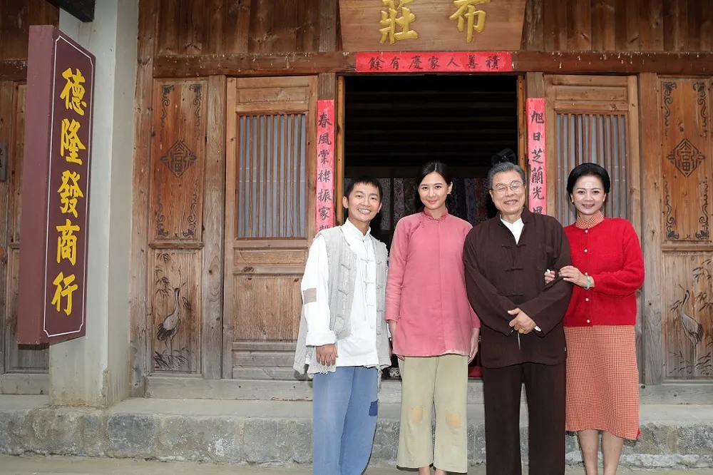 安心亞《牛車來去》演光腳農婦　克服心魔抓蚯蚓餵雞鴨邊拍邊哭