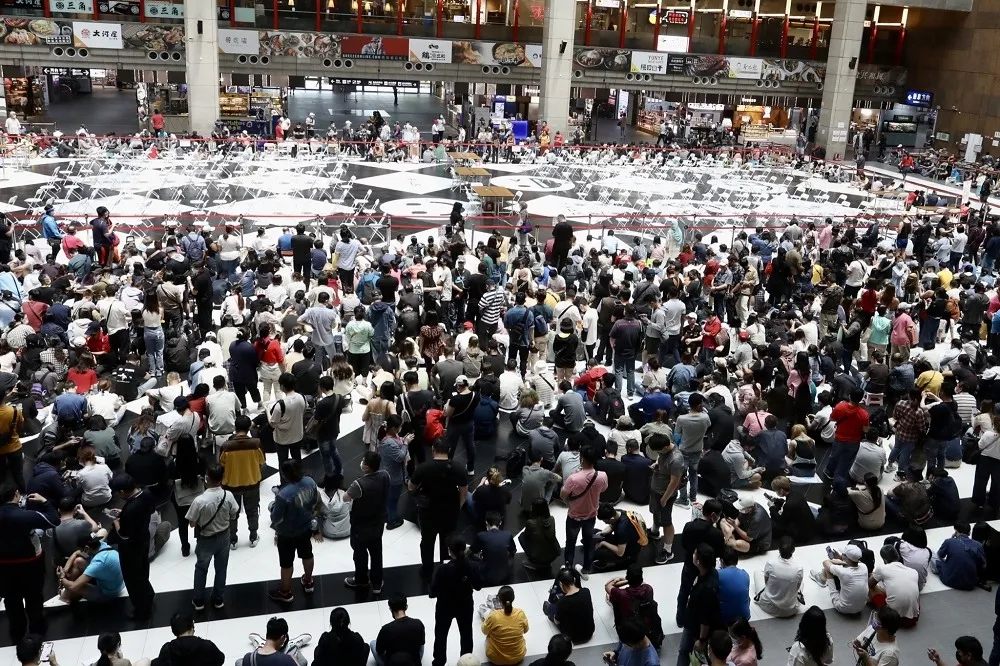 醫師示警「死神快出手了！」　民眾瘋搶疫苗塞爆北車