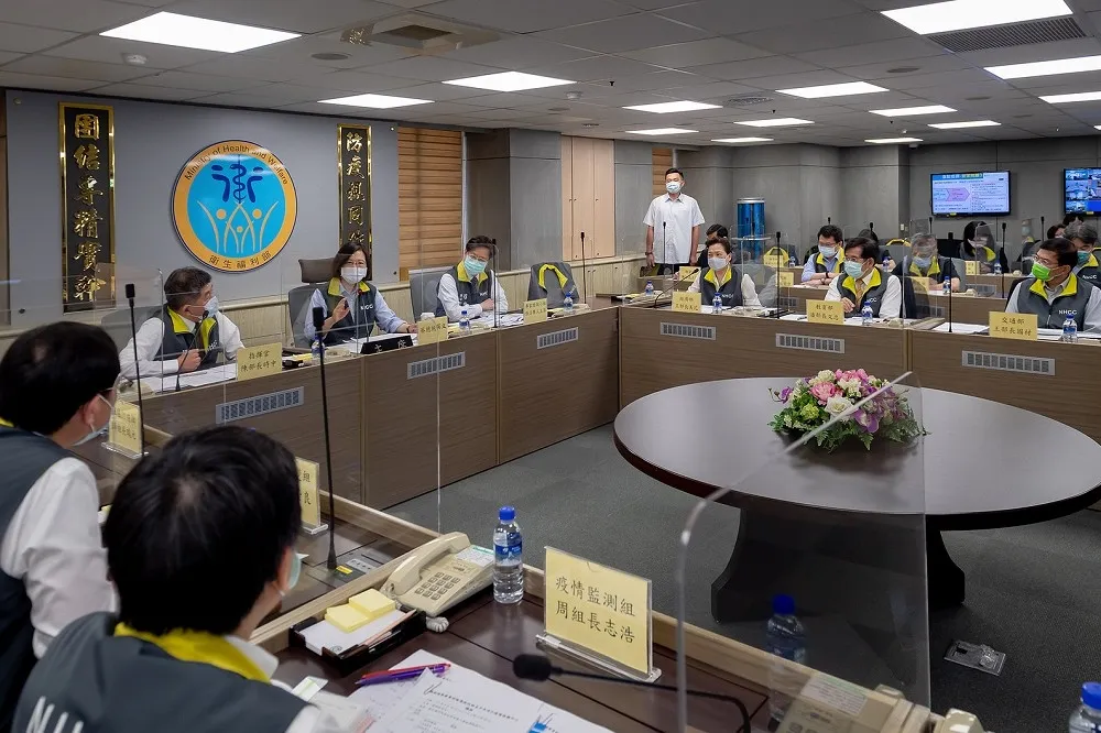 【防疫新制上路】日確診破萬也不心驚　照官邸會議結論走「我們知道在幹嘛！」