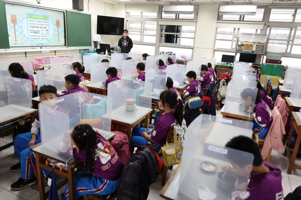 「3+4」新制上路！兒童居隔第4天起家長無假可請　陳時中：會請教育部研議