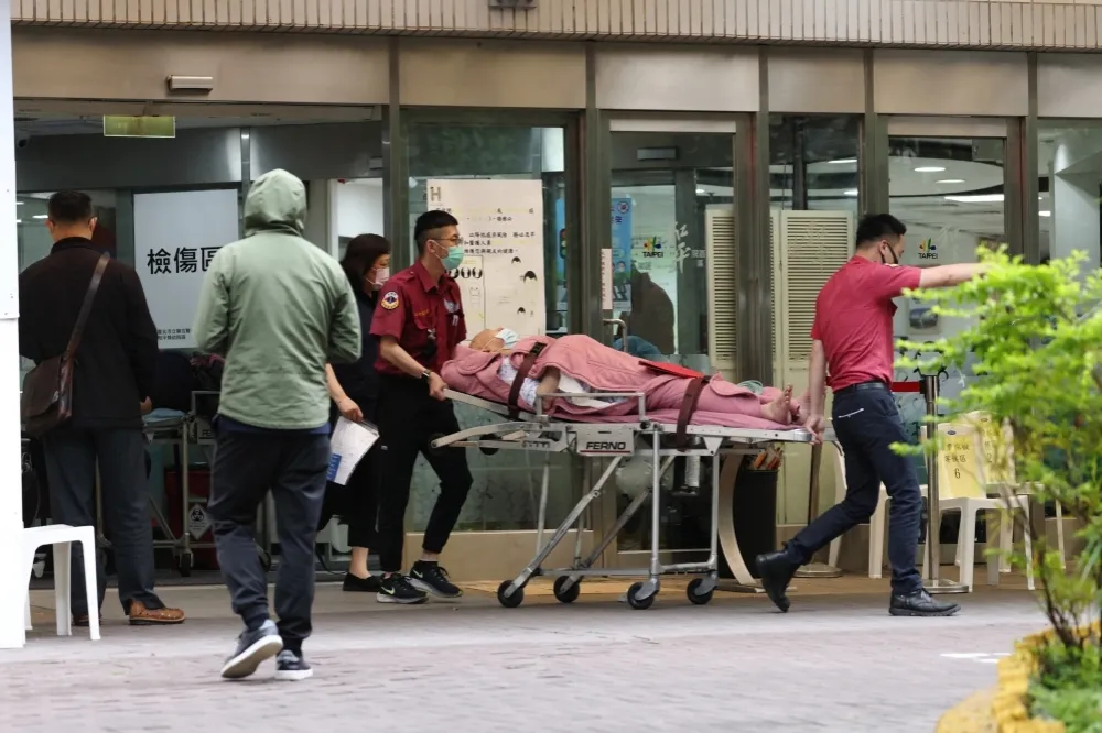 染Omicron要居家照護還是就醫　何美鄉曝「輕中重」差異性