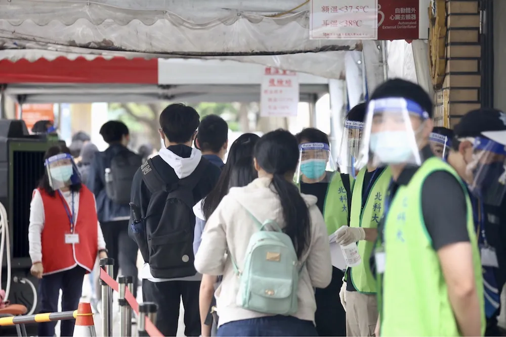 【本土噴1.5萬例】圖解視訊診療掛號！　確診自主回報系統明上線「5步驟搞定」