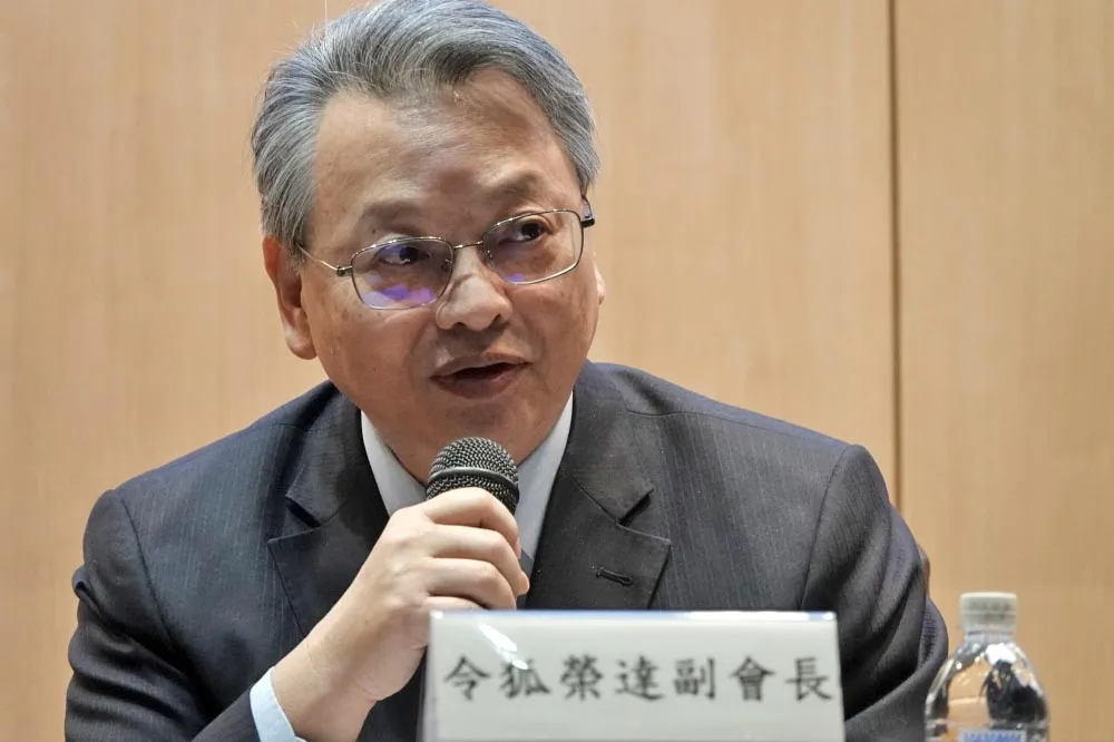 台中副巿長令狐榮達「微咳嗽」確診！　府會餐敘爆10人中鏢