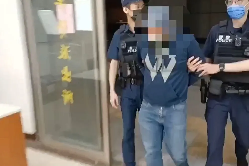 沒買到快篩氣瘋　暴走哥嗆藥師、拍桌踹椅下場慘了
