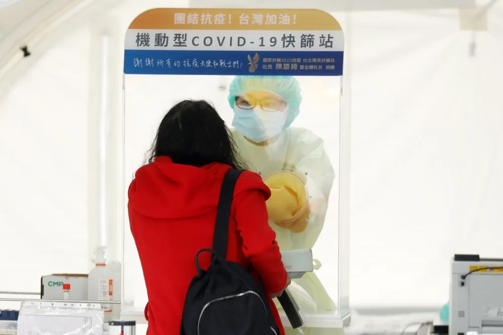 母親節戰疫警報！防疫和病毒賽跑    指揮中心明與縣市討論居隔放寬