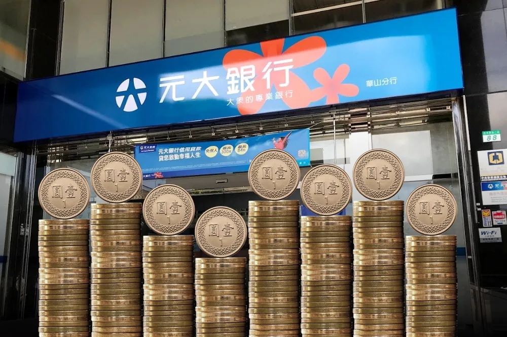 台灣鯛出沒？婦逼銀行500萬全換1元幣　「盧小小」一整晚下場慘