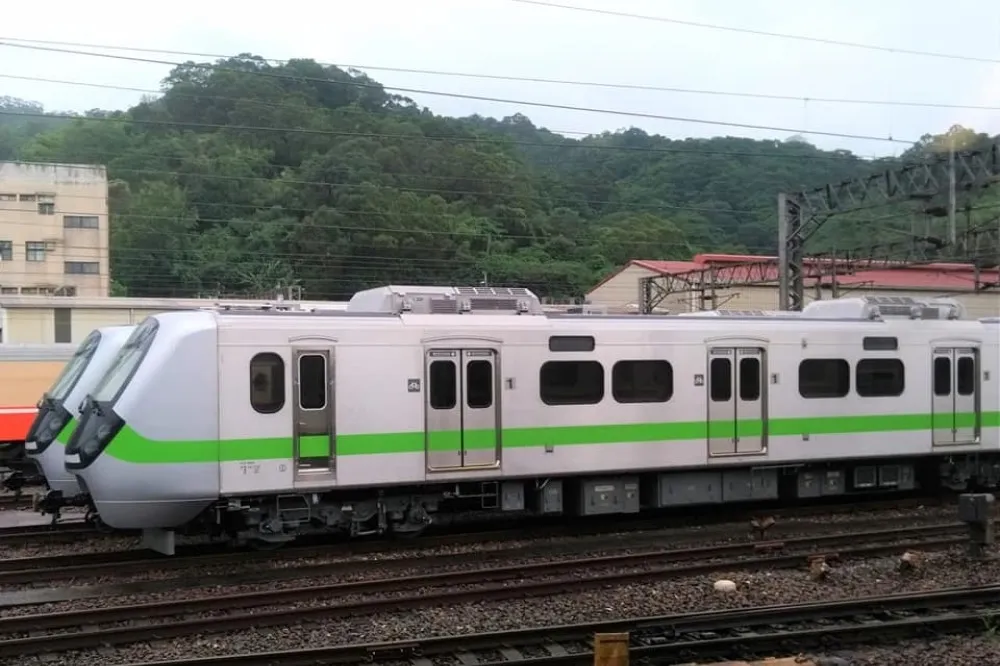 史上最美區間車！比自強快、比莒光便宜　隨買隨有票到台東
