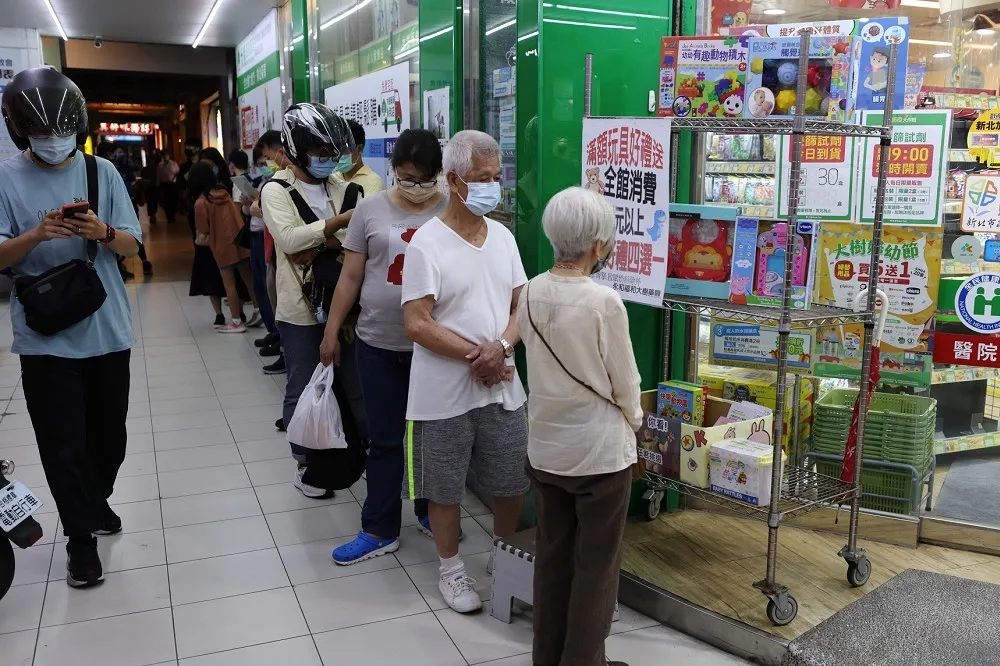 買嘸快篩別驚慌　蔡英文：5月到貨1億劑、北北基桃優先鋪貨