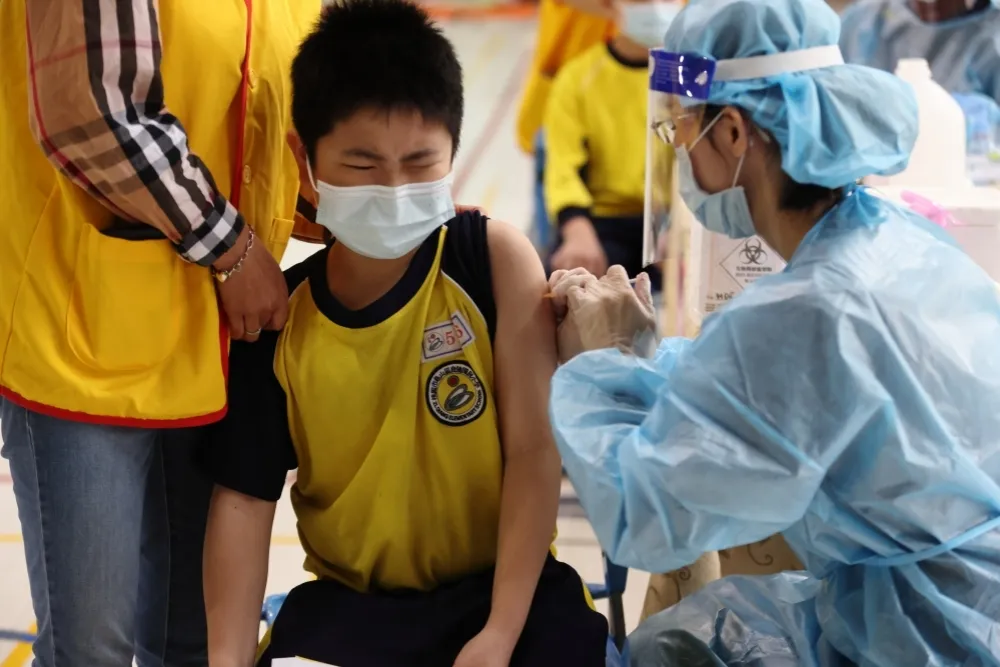 BNT兒童疫苗開打再等2周　滿12歲學童恐成疫苗盲區