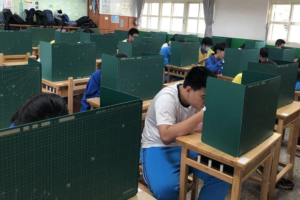 忙爆了！居隔取消電子圍籬　明起只匡同住者、職場+學校自主應變