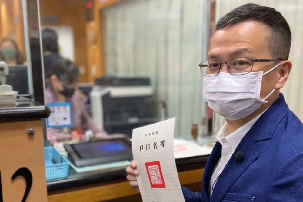 羅智強赴北市議會遞辭呈選桃市長　自稱「衝動的牡羊座」