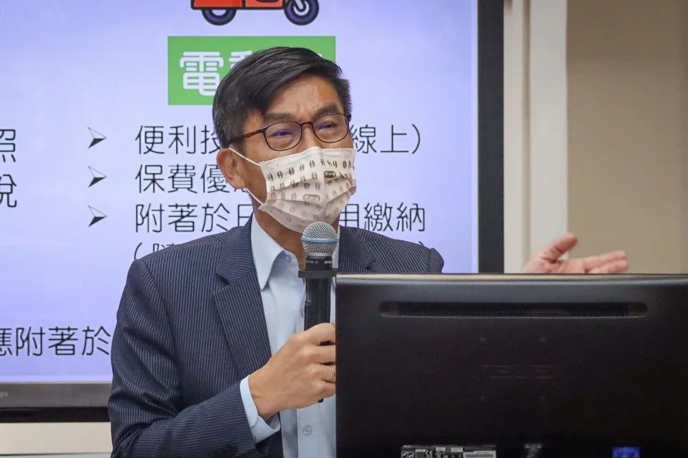 綠委鍾佳濱快篩陽性即起居家隔離　「症狀輕微無就診需求」