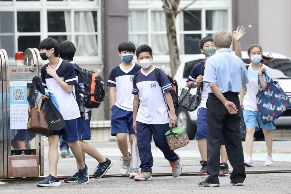改採「九宮格」匡列遭罵翻　教育部急滅火：從寬認定防疫假
