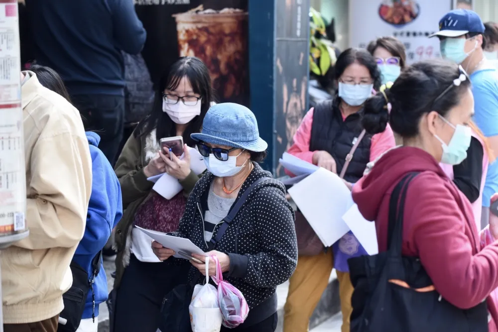 【懶人包】新制霧煞煞？　快篩陽=確診、防疫保單請領、申請項目一次看懂