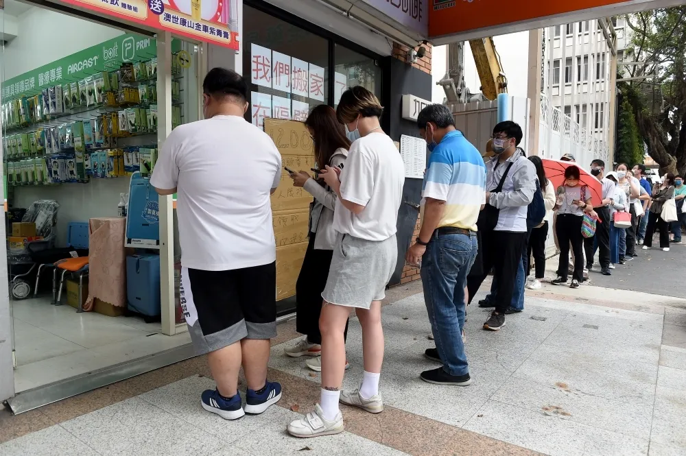 【懶人包】唾液快篩今開賣　全台3大連鎖藥局一鍵查詢