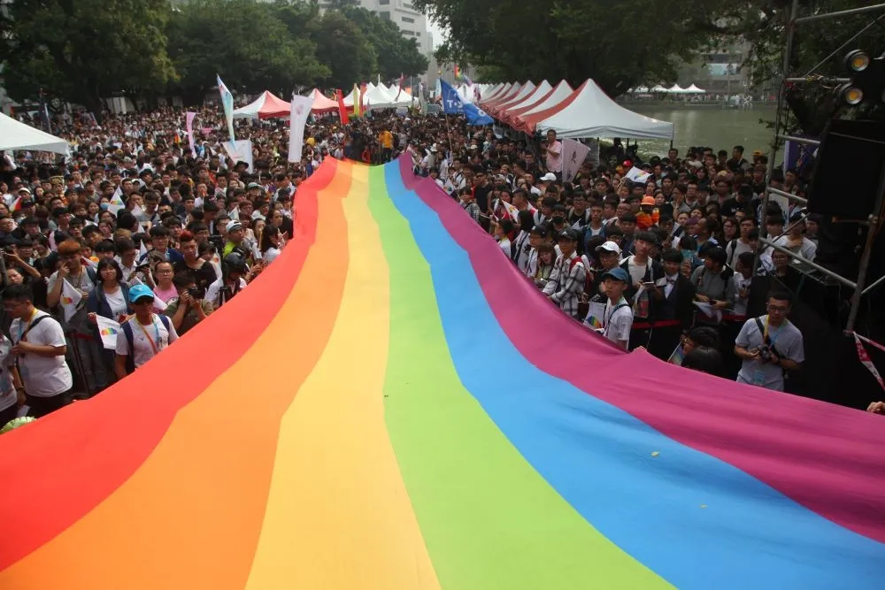 同性配偶可共同收養子女　立院初審通過