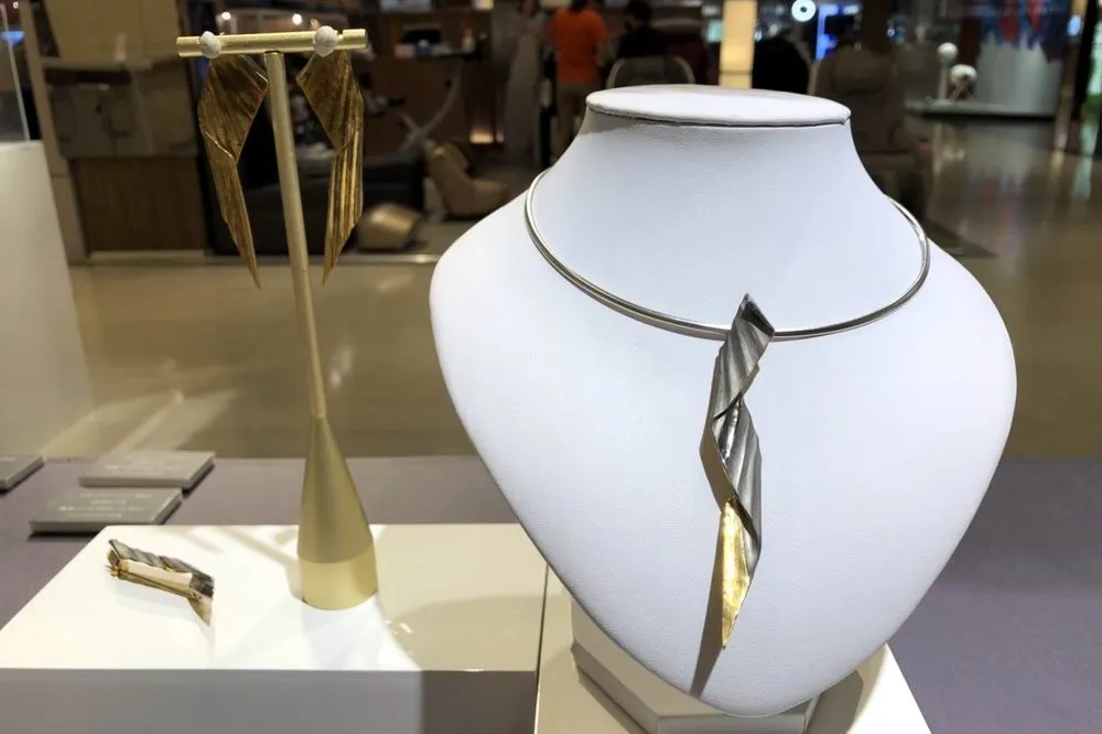 中友創意平台展出金工飾品展　史博館古文物化身現代飾品