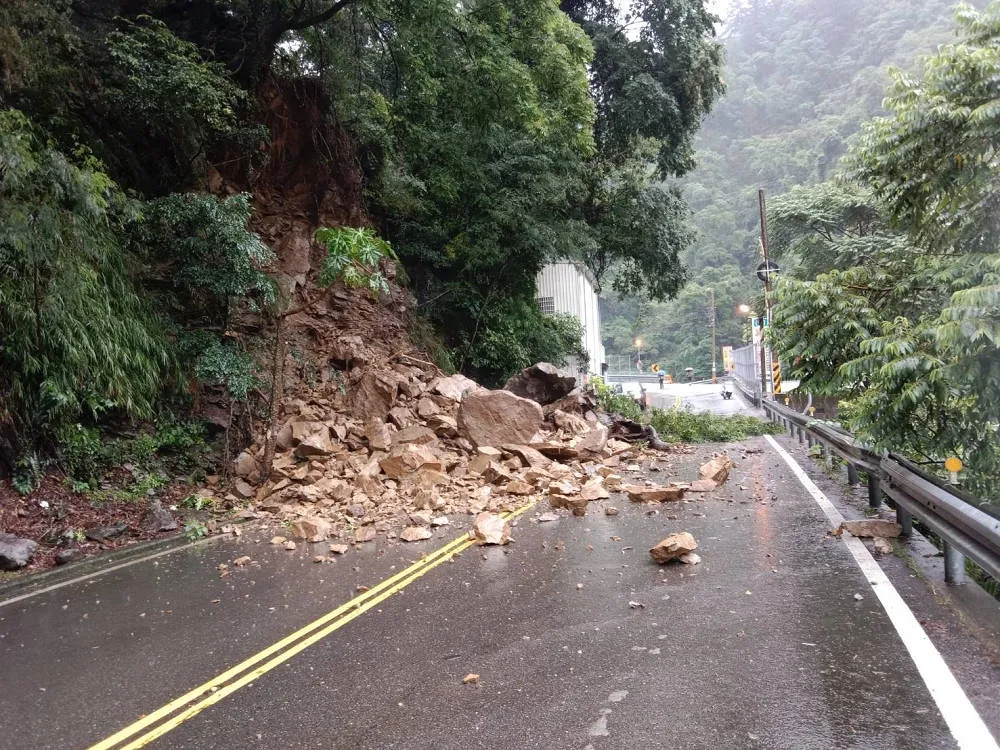 大雨不斷！台中谷關、梨山多處坍方　中橫便道暫封閉