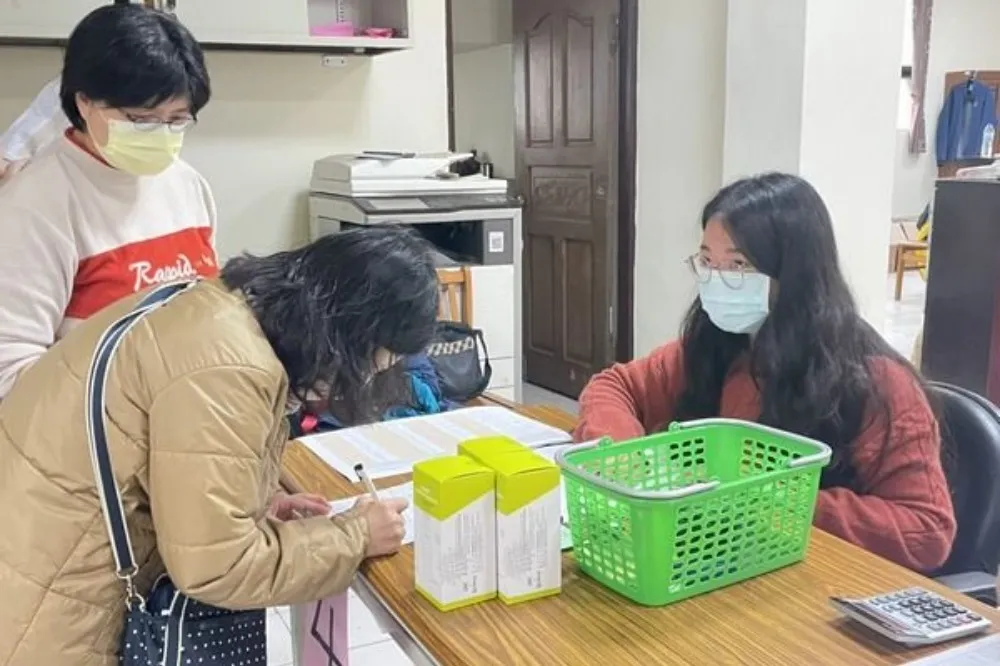 不用戳鼻子了！桃園市增購10萬劑唾液快篩　4千劑優先提供幼兒園