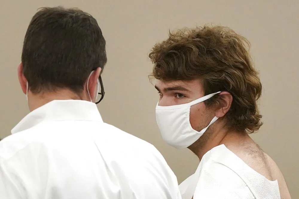 白人至上主義洗腦    美18歲男大生直播槍殺黑人社區超市