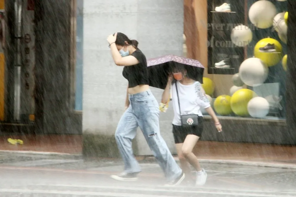 14縣市大雨特報　明天回暖下波鋒面周五接近