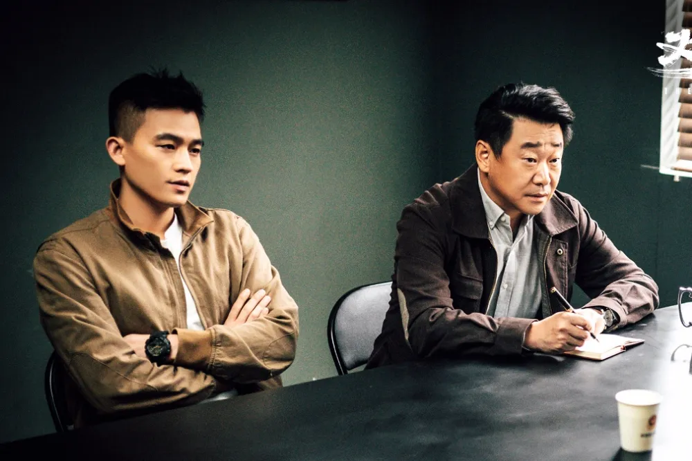   歐豪《對決》搭檔王景春流量破億　掃黑劇情出現官員遭槍擊網友直呼拍得好大膽