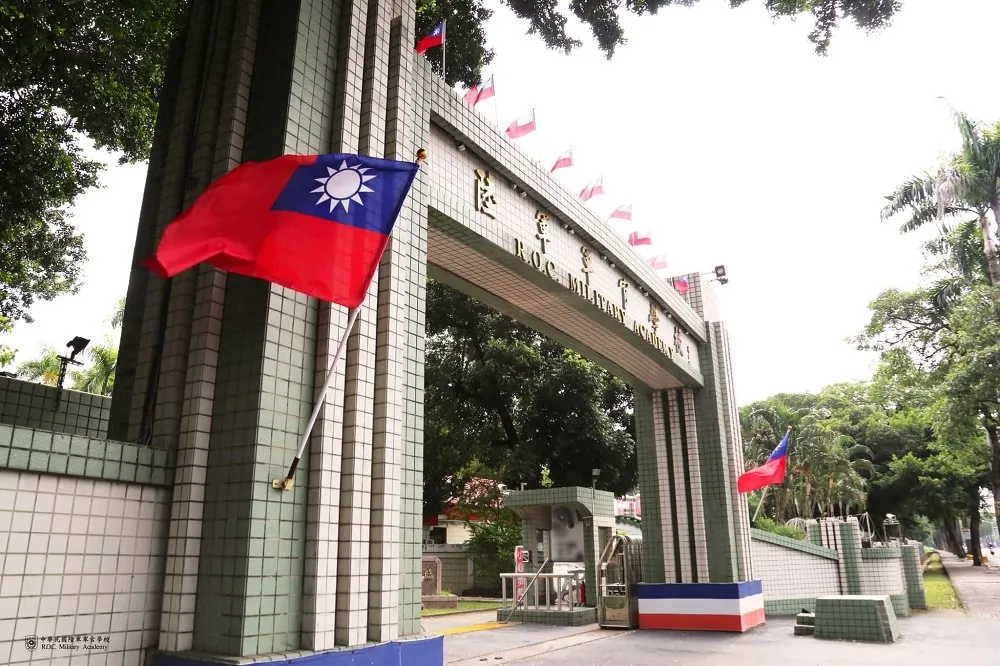 【高雄+4761】陸軍官校、中正預校爆群聚　學生批校方輕忽防疫留校練閱兵