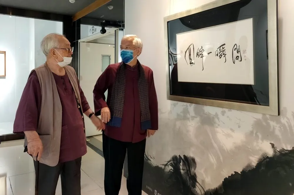 國美館長梁永斐與老頑童藝術家寧可「藝  」眼「瞬間」成永恆