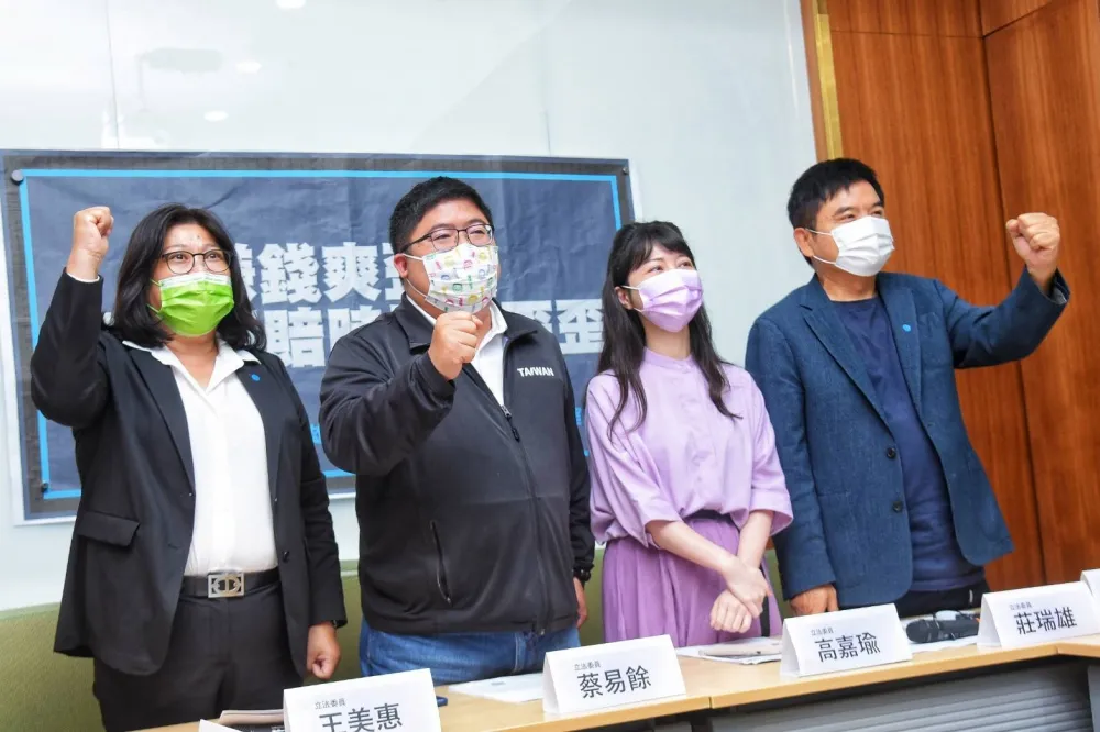 【爆怒片】支持金管會重罰　綠委批保險業者：不要賺錢爽歪歪，核保理賠機機歪歪