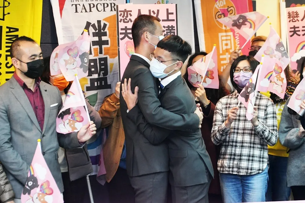 台灣面對性別議題仍過度保守或謹守政治正確