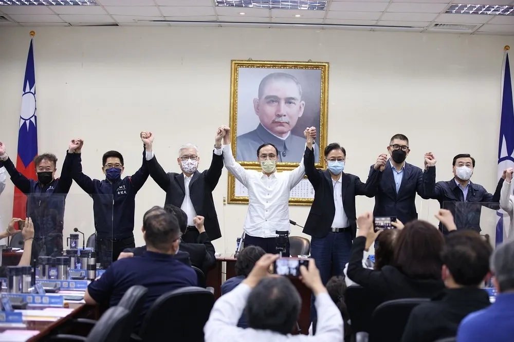 【內幕】避免桃市長提名亂局一發不可收拾　朱立倫「快刀斬亂麻」突襲宣布徵召張善政