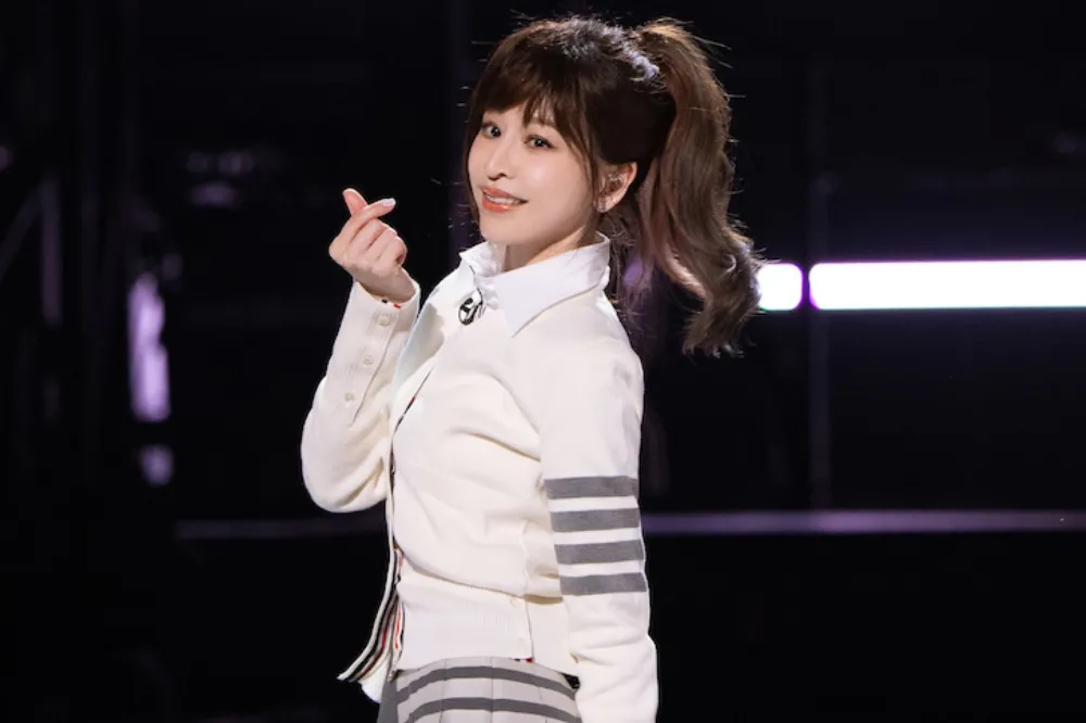 王心凌《浪姐3》首戰靠〈愛你〉創2億閱讀量　不介意當「甜心奶奶」拄拐杖唱跳