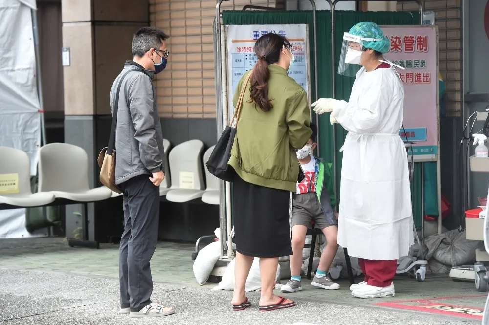 520後疫情降溫？專家曝高峰未到　預估470萬人確診