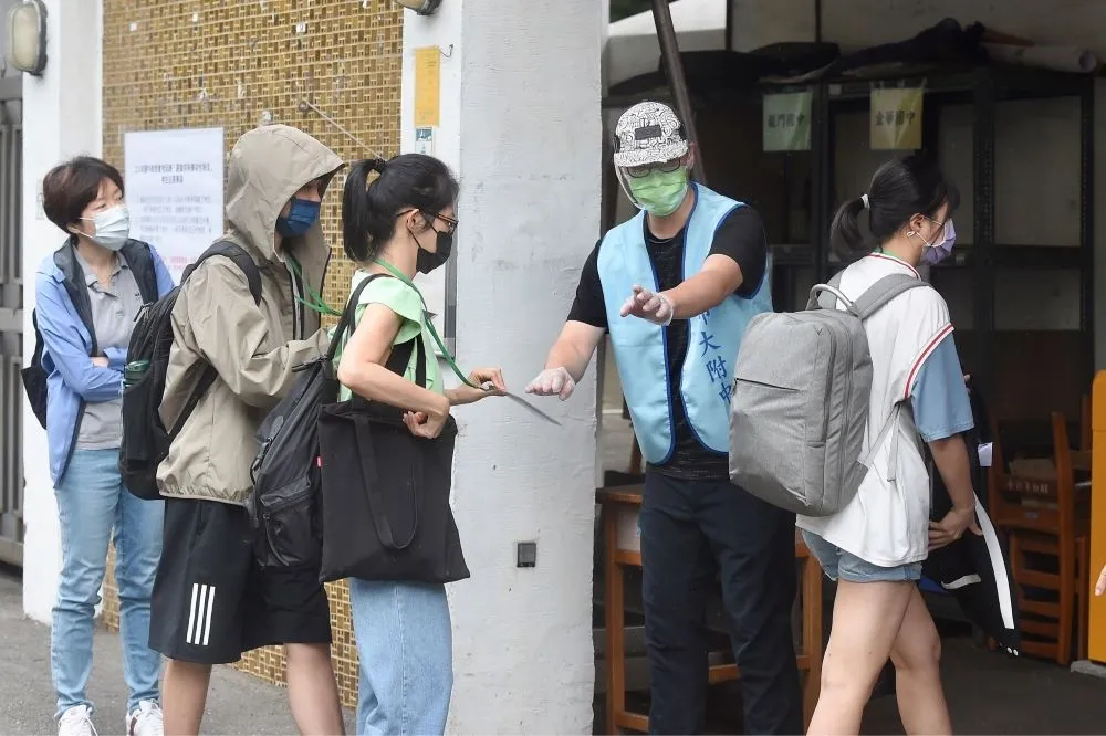 幫QQ！會考到一半不舒服　台中、連江縣2學生快篩陽急送醫