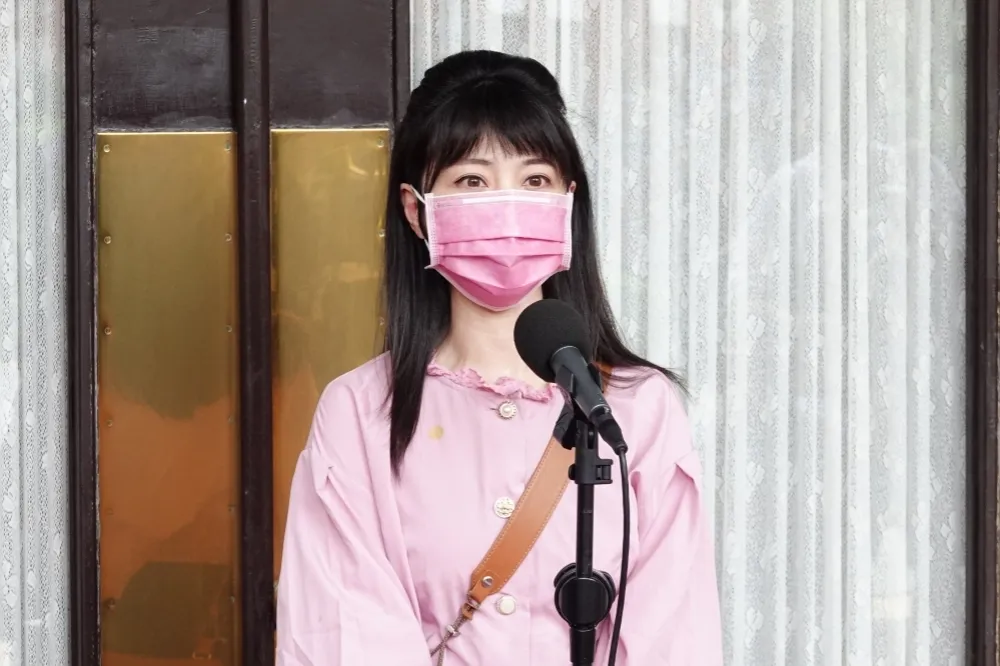 高嘉瑜、邱志偉也快篩陽！　港湖女神痛到半夜咳醒