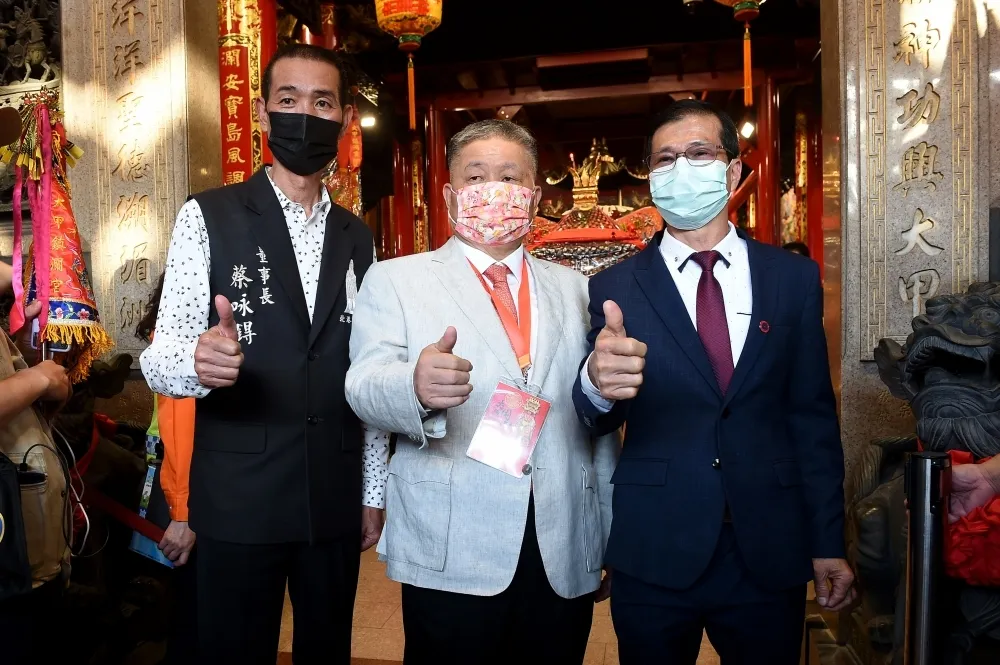 老翁冒名顏清標　恐嚇盧秀燕柯文哲「小心狗命、給你吃慶記」