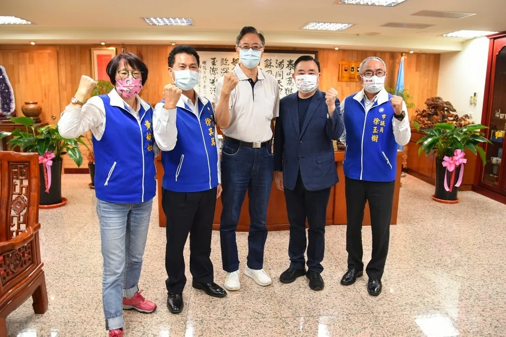 喝東方美人茶消消氣！　張善政今成功「修復」邱奕勝