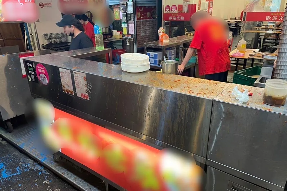 4惡煞饒河夜市潑漆砸店　落網辯稱「習慣帶油漆桶出門」