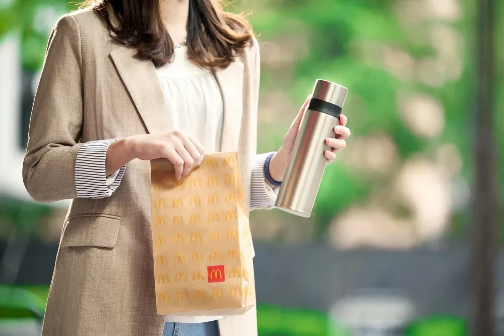 麥當勞 6 月起自備飲料杯現折 5 元　環保杯集點卡兌換即將到期