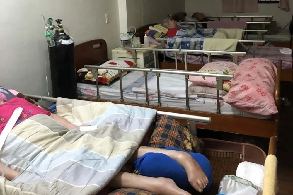 屏東男將確診癱母推下樓致死　「照顧20年真的累了」　