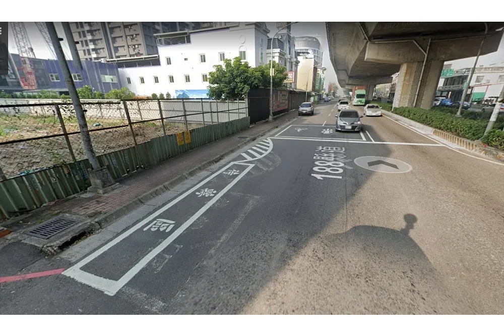 網傳待轉區畫設過小 　交通局澄清：依現地條件確保行車安全