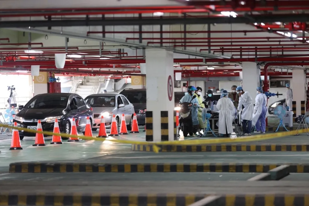 小心別撲空！採檢量下降　台大體育館、木柵機廠車來速明起停止服務