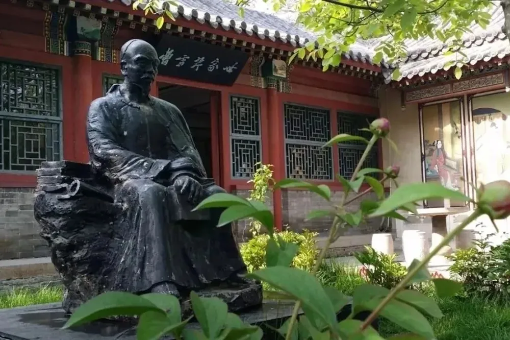 曹雪芹家為什麼超有錢？要多虧他有個跟皇帝拜把的富爺爺